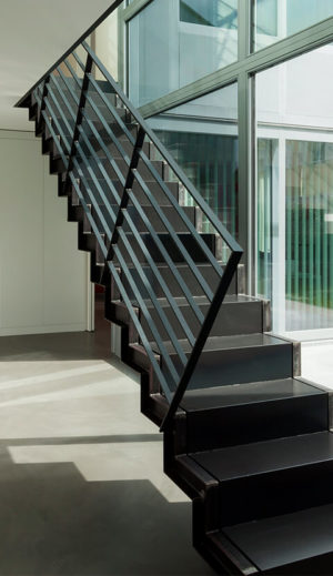 FLAT BAR RAILING